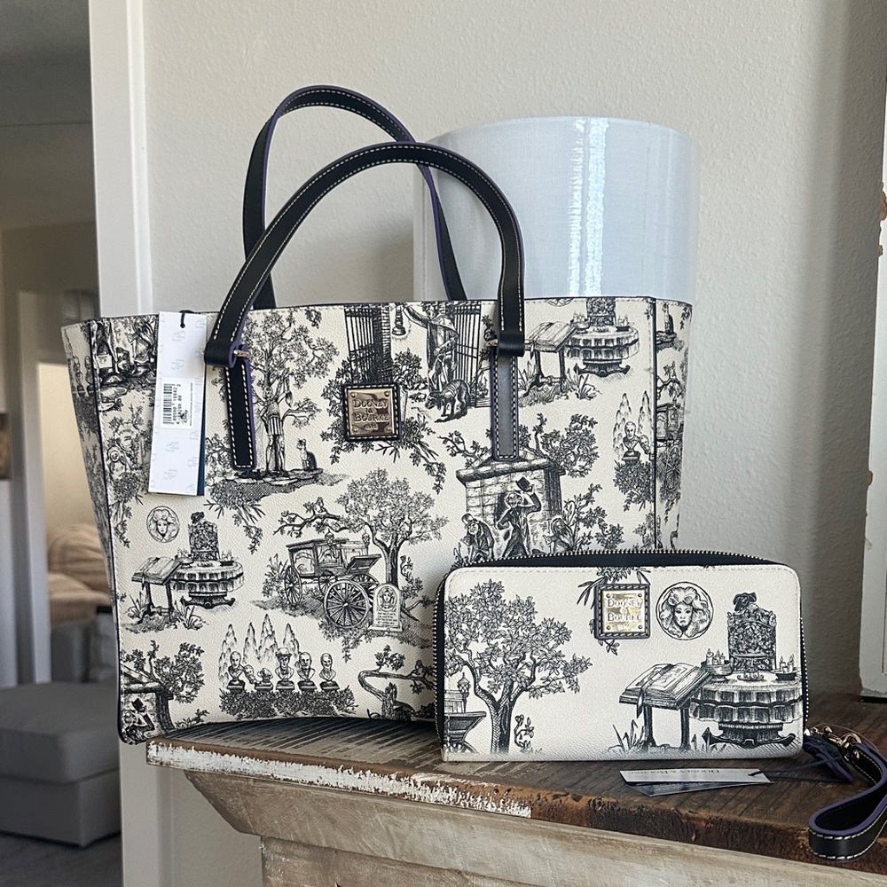Disney The Haunted Mantion tote and wallet set. NWT Sold Out